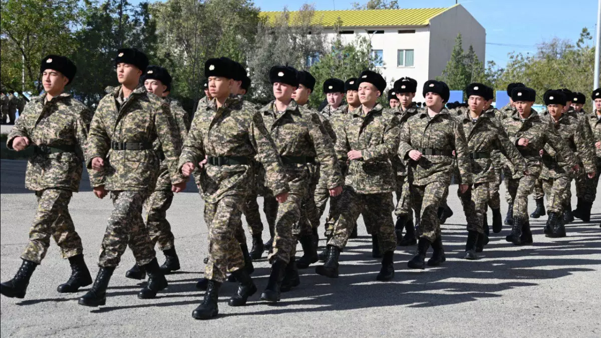 Теңіз жаяу әскерлері әскери істің негіздерін үйренуде