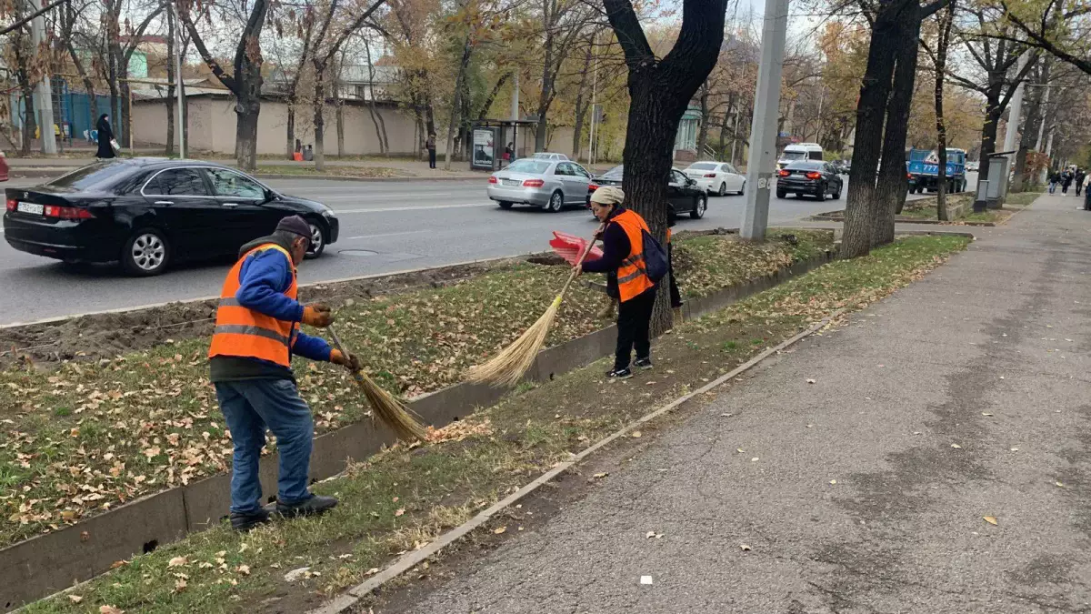 Алматыда жаңбыр мен қар: коммуналдық қызметтер қауіпсіздік шарасын күшейтті