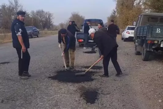 Резонансный ролик о ремонте дороги в Алматинской области прокомментировали в акимате