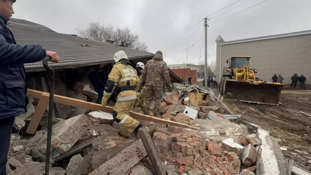 Котельная Дома культуры взорвалась в Костанайской области, завалило мужчину