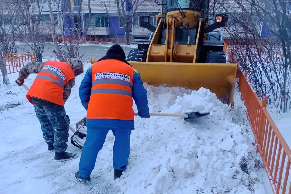 Снегопад в Астане: коммунальные службы работают в усиленном режиме