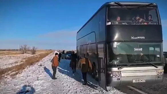 Ақтөбе облысында шетелдіктер мінген автобус жолда қалған