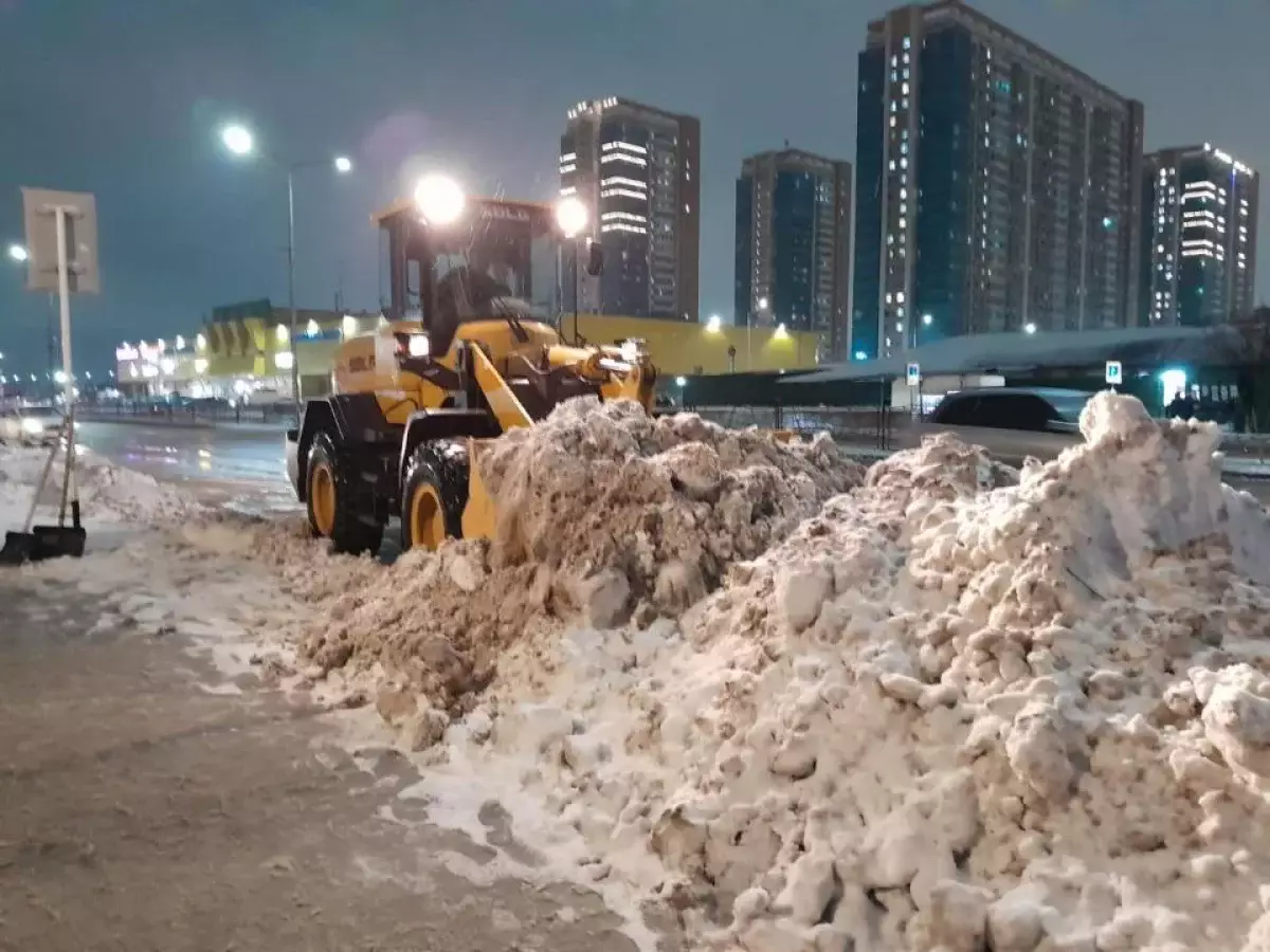 Снегоуборочные работы усилили в вечернее и ночное время в Астане