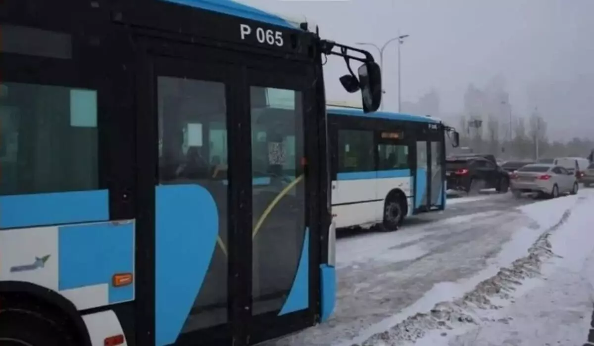 Движение трех пригородных маршрутов временно приостановили в Астане