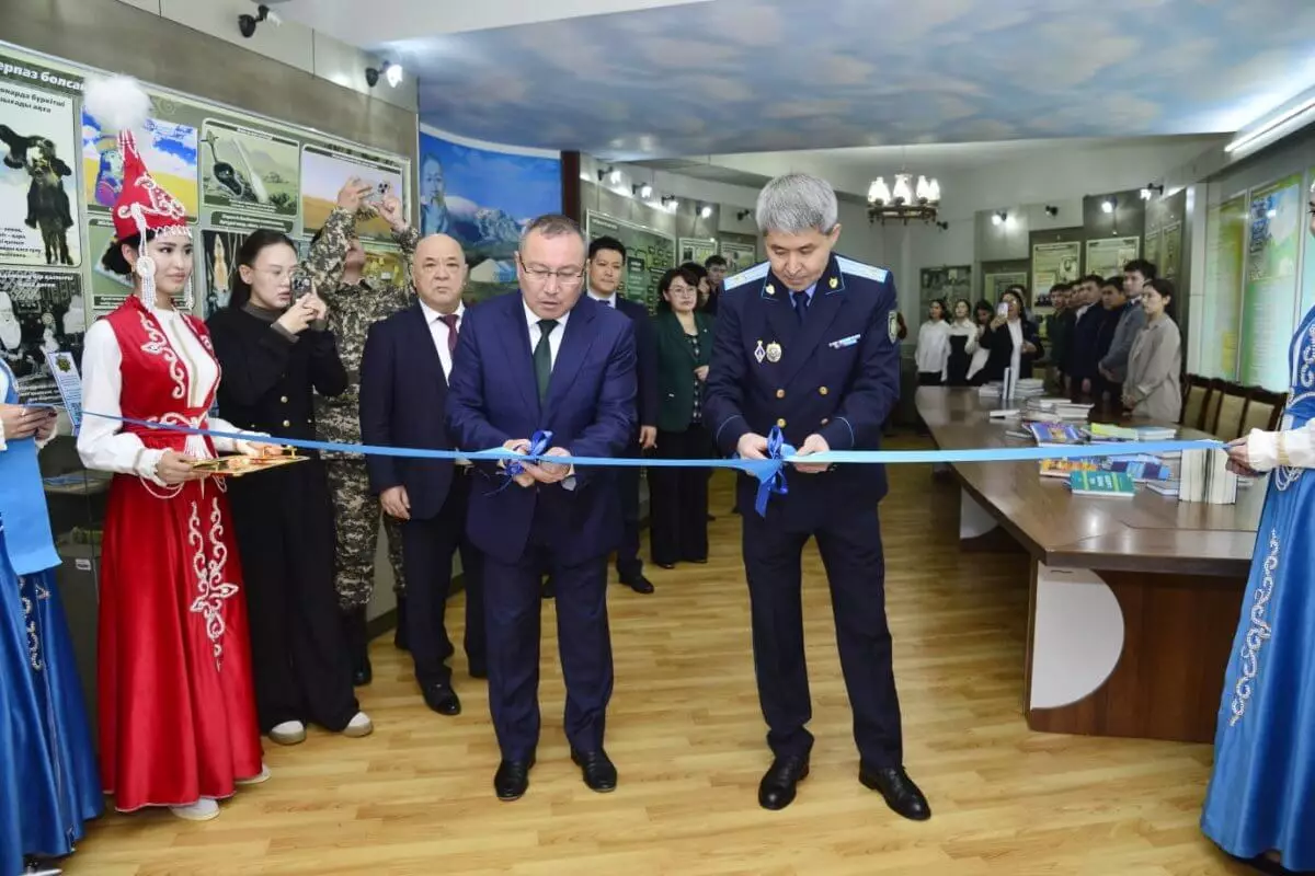 В Abai University запущен проект "Уголок будущего прокурора"