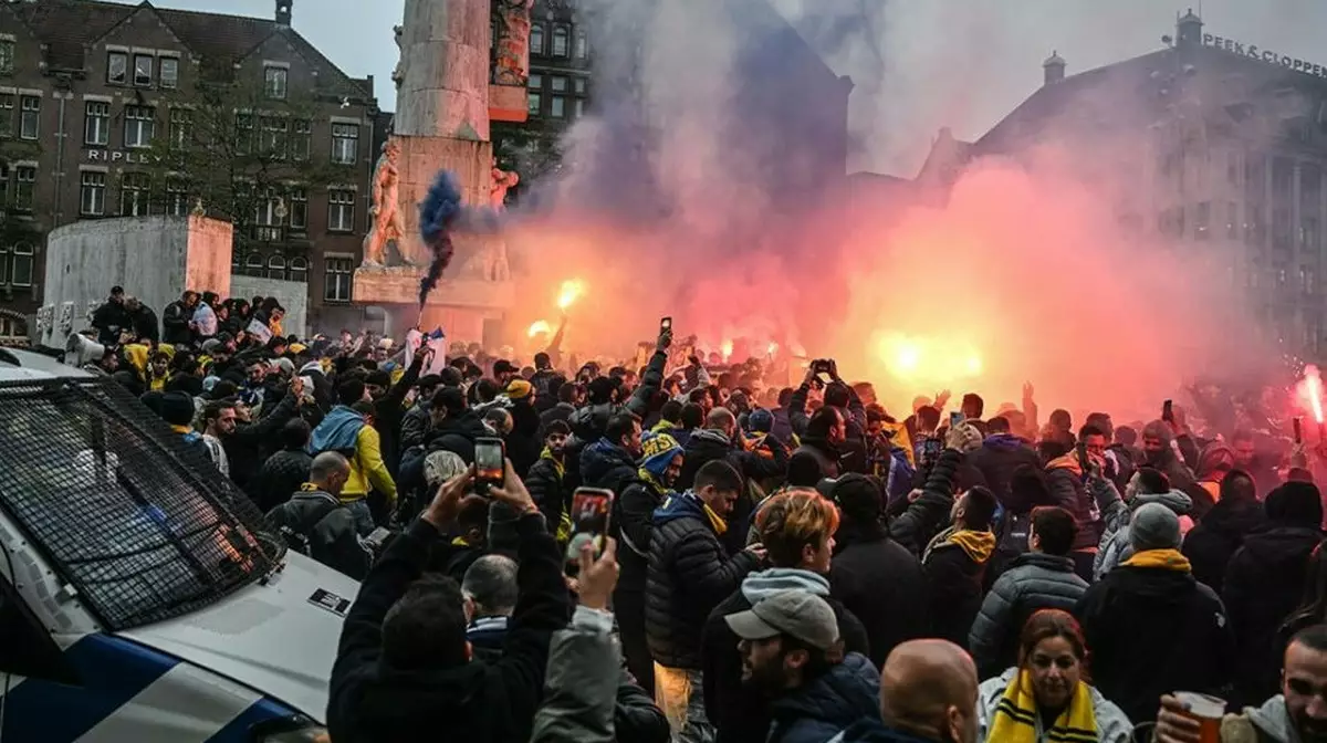 Напряженность в Амстердаме: полиция применяет силу к участникам пропалестинской акции