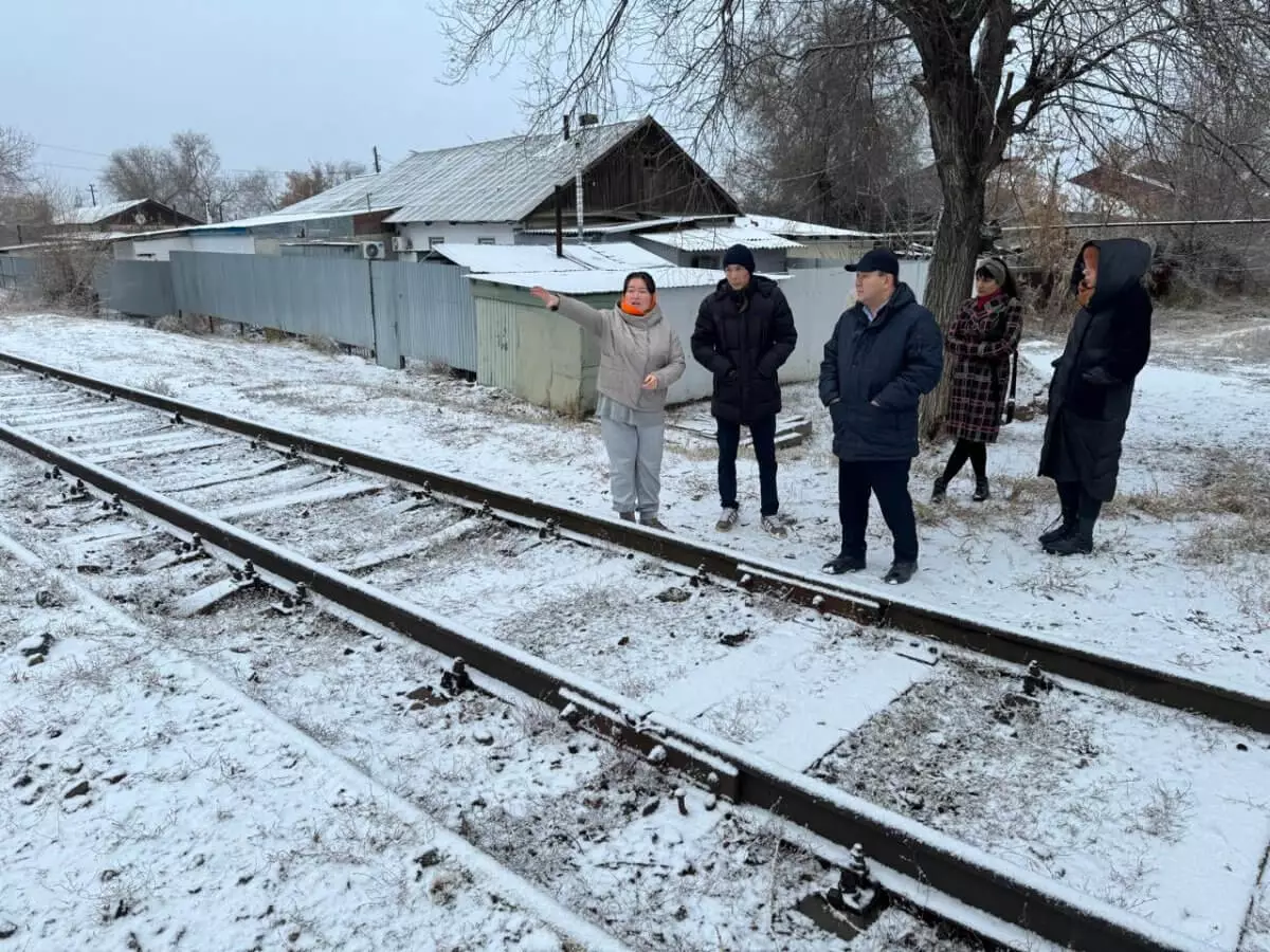 Девочке ампутировали ногу после наезда поезда в Уральске