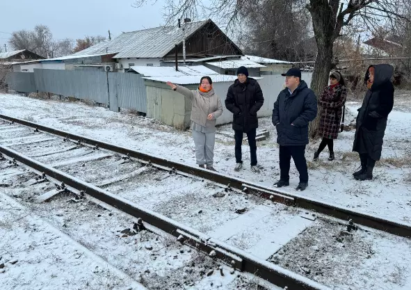 Бір аяғы мен башпайы кесілді: 15 жастағы қызды тепловоз қағып кетті 