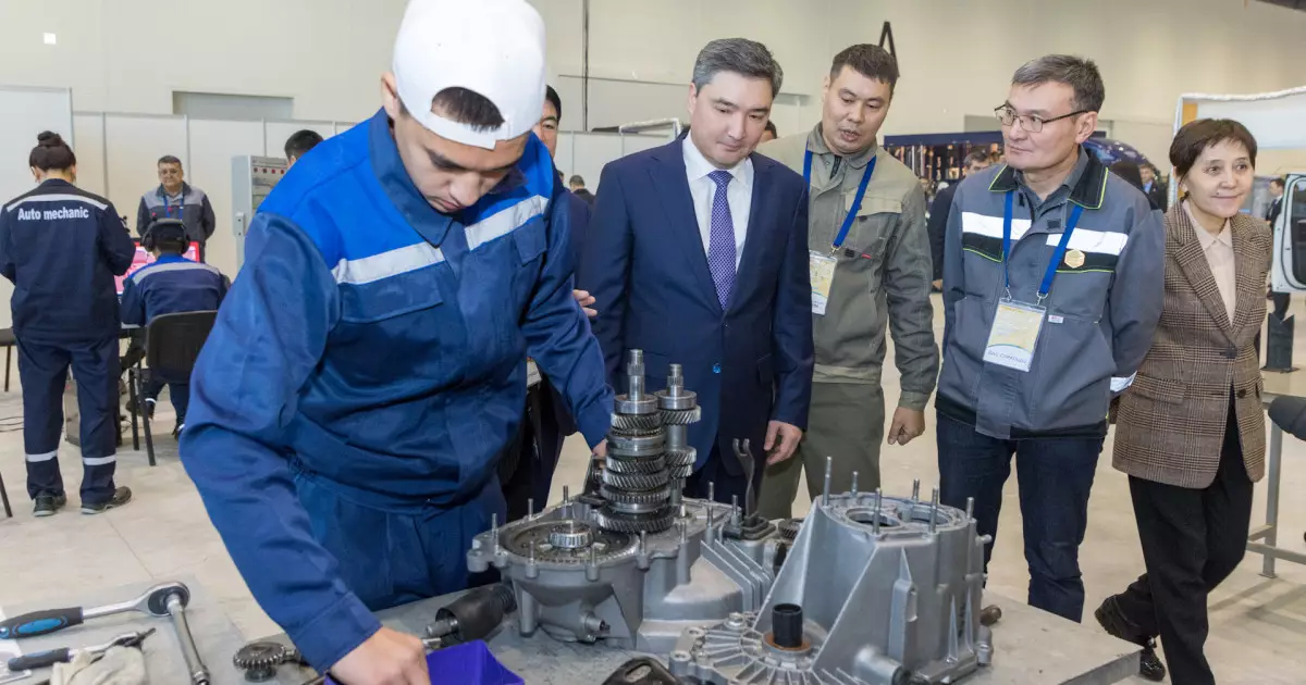   Олжас Бектенов WorldSkills Kazakhstan кәсіби-техникалық дағдылар чемпионатының қатысушыларымен кездесті   