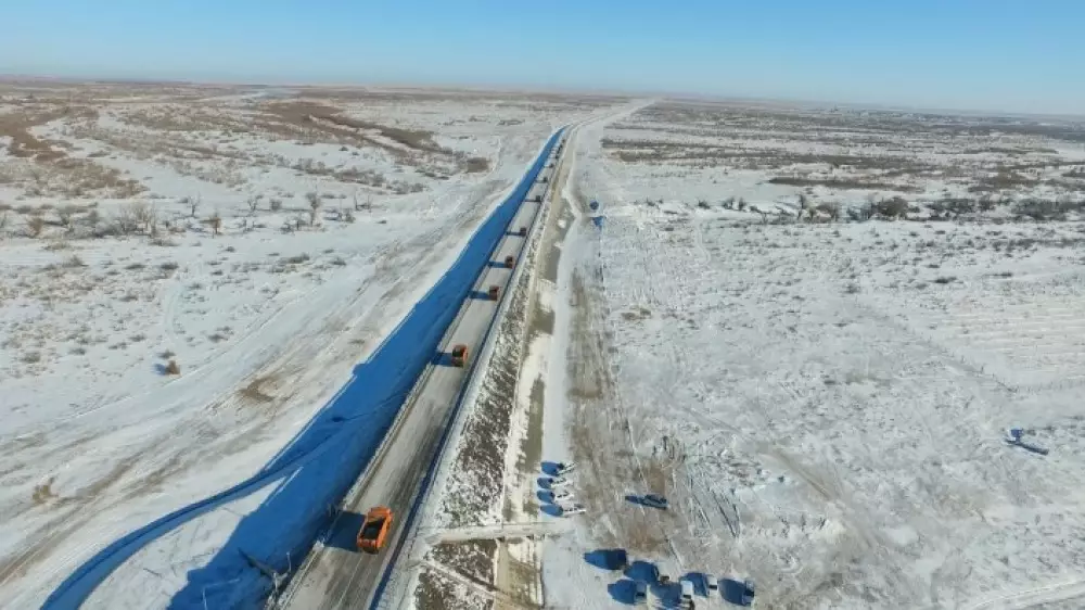 Самый длинный мост в Атырауской области закрыли для грузовых автомашин