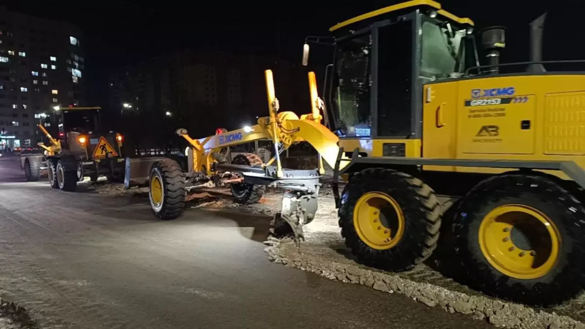 Бір күнде Астанадан екі мыңнан астам жүк көлігімен қар шығарылды