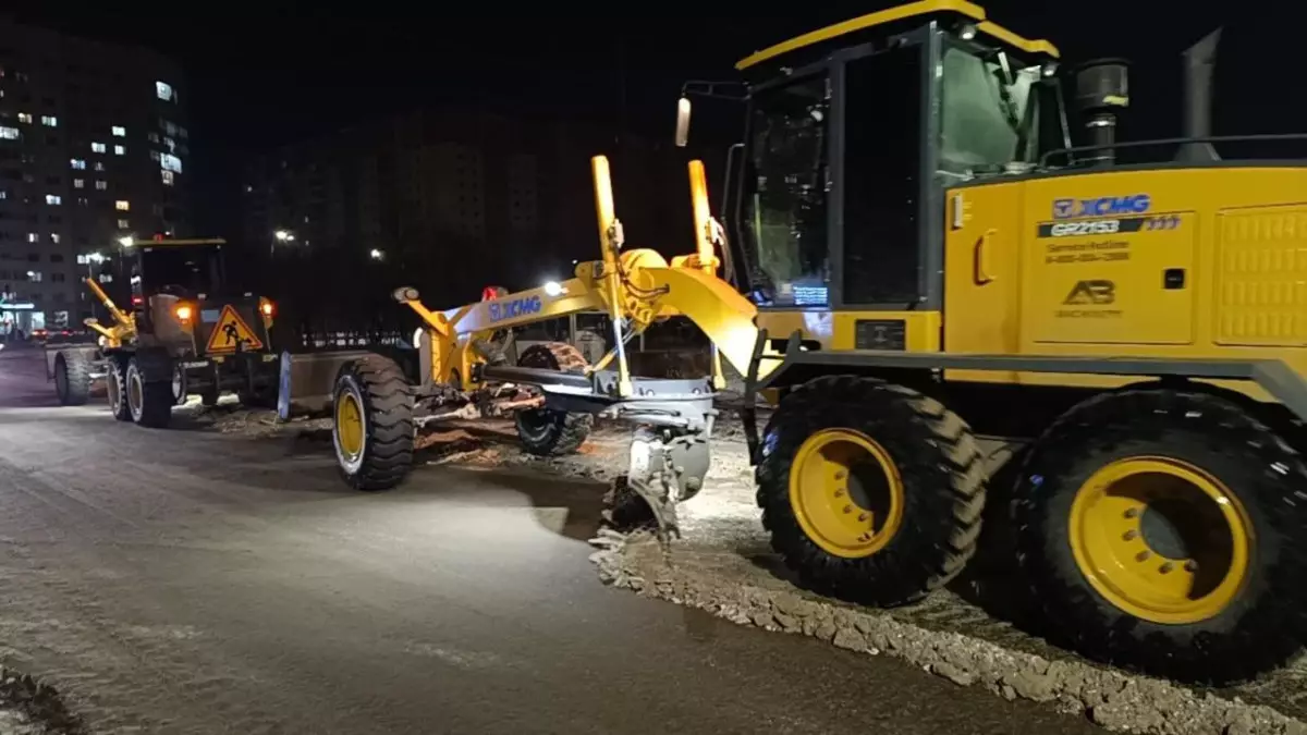 Астанада бір күн ішінде 2000-нан астам жүк көлігімен қар шығарылды