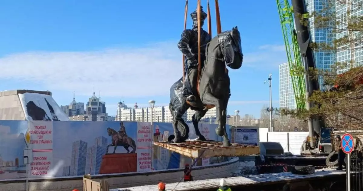   Астанада Кенесары хан ескерткіші жөндеуге байланысты орнынан алынды   