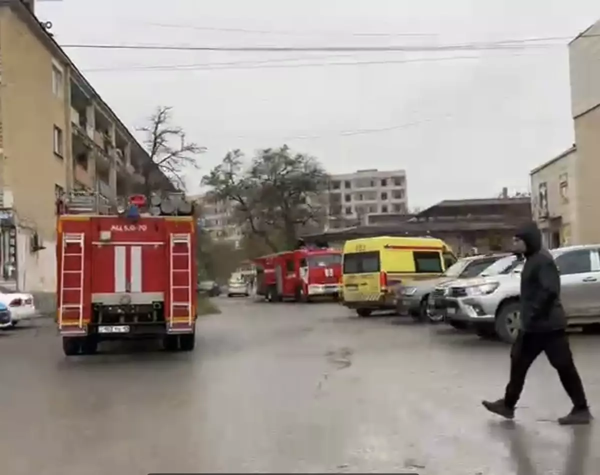 Пожар произошел в трехэтажном здании в Актау