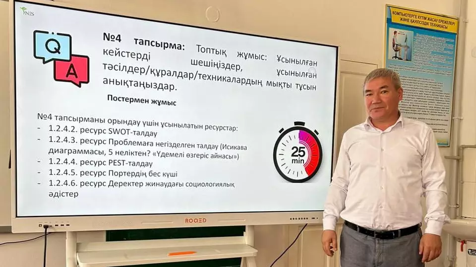 7 тілді меңгерген мектеп директоры: «Бала күнімде хиргург болғым келген»