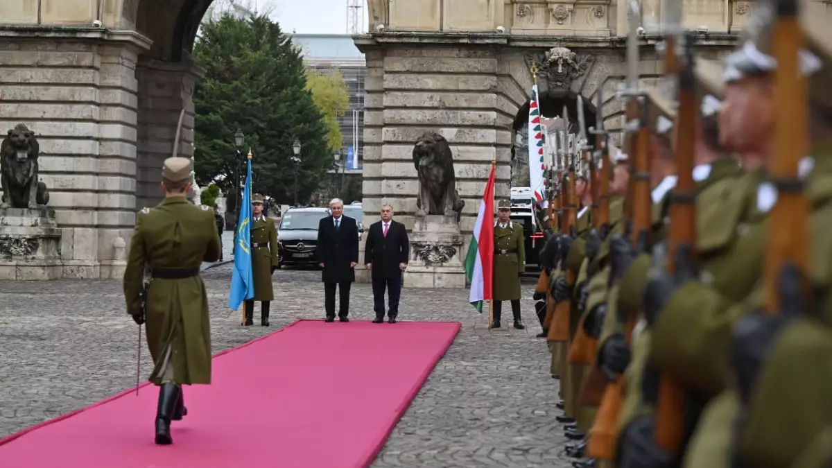 Қазақстан президентін Будапештте ресми қарсы алу рәсімі өтті