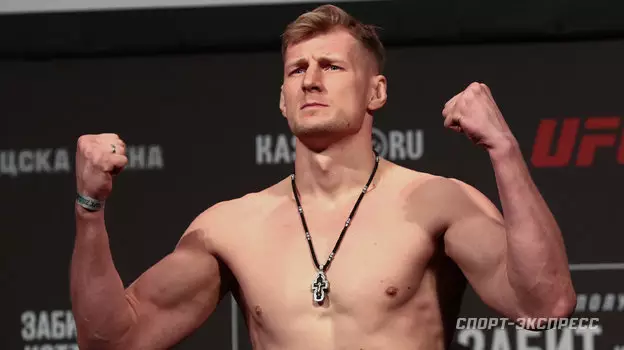 UFC 310: дата проведения турнира и какие бои планируются в главном карде