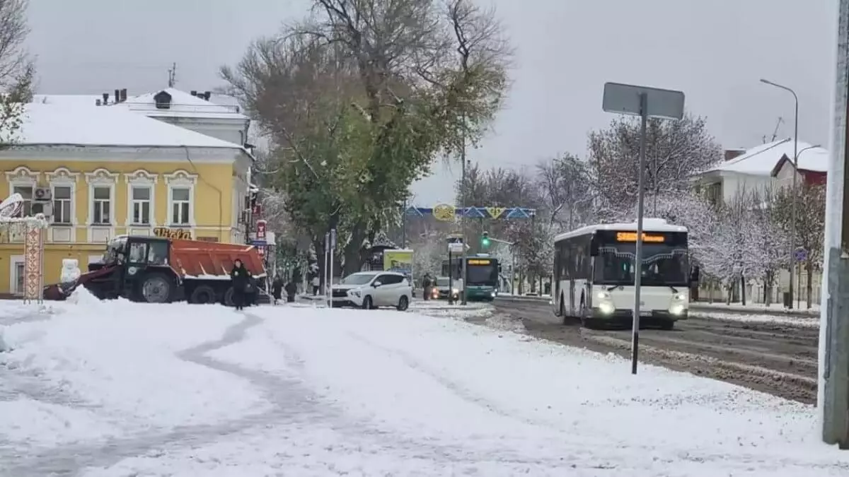 Оралда қар тазалаумен 9 жылдан бері депутаттың компаниясы айналысып келеді