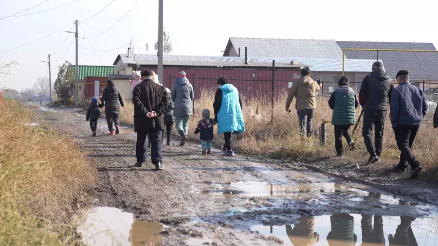 “Бізде ешқандай не жоқ!“ Алматы облысында ауыл батпақ құрсауында жатыр