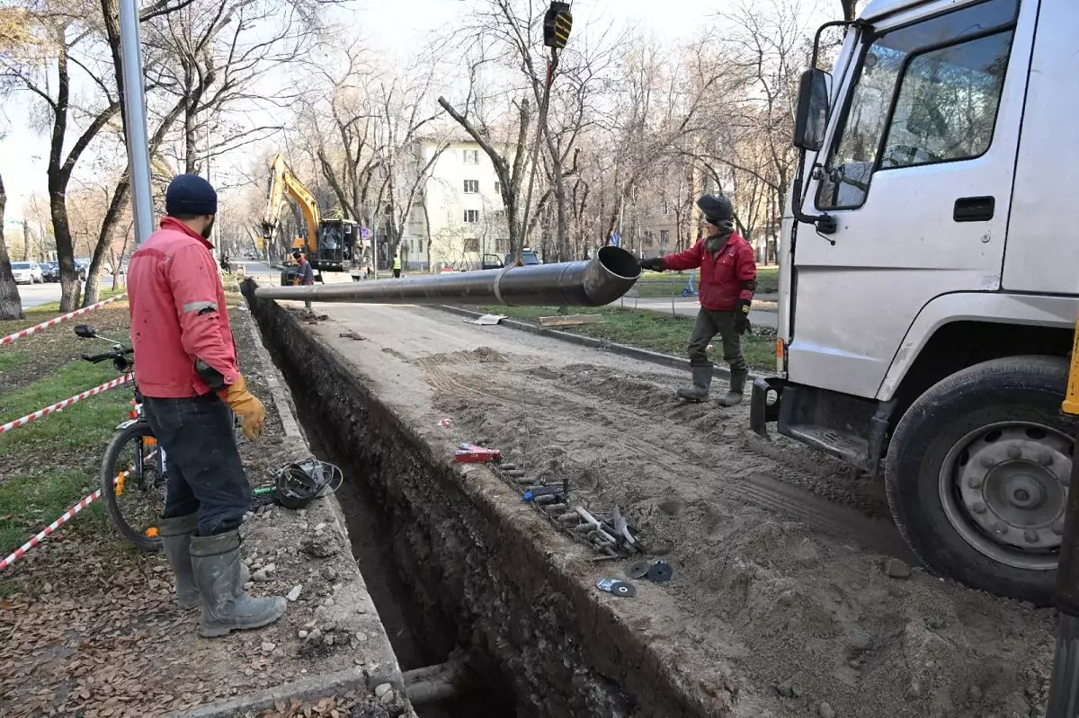 Алматыда 1972 жылы салынған газ құбыры жаңартылуда