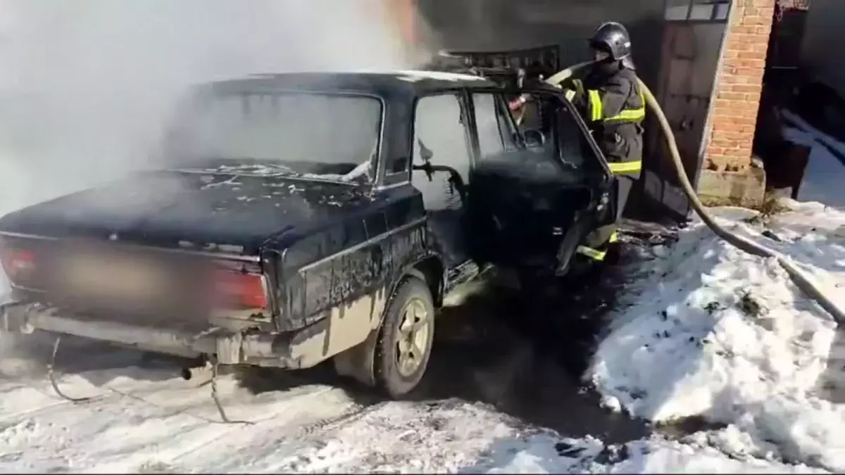 Автомобили загорелись сразу в нескольких городах ВКО