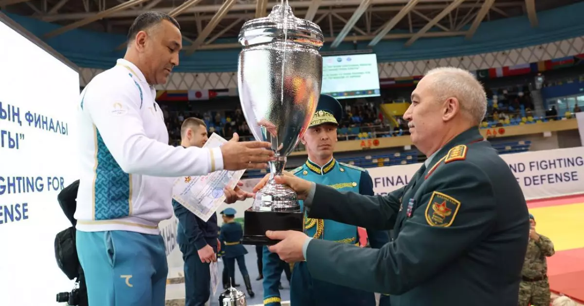   Астанада жекпе-жектен әлем кубогының чемпиондары марапатталды   