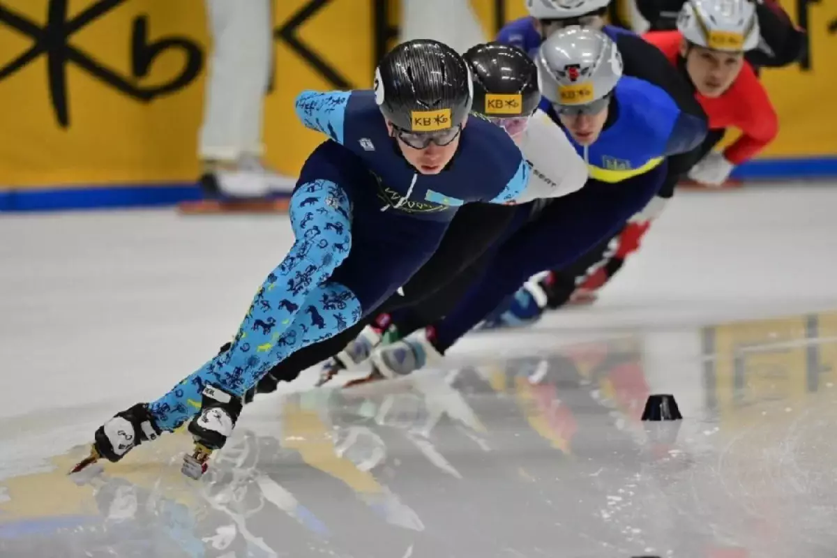 Казахстанские шорт-трекисты завоевали два «золота» на турнире Alta Valtellina Trophy