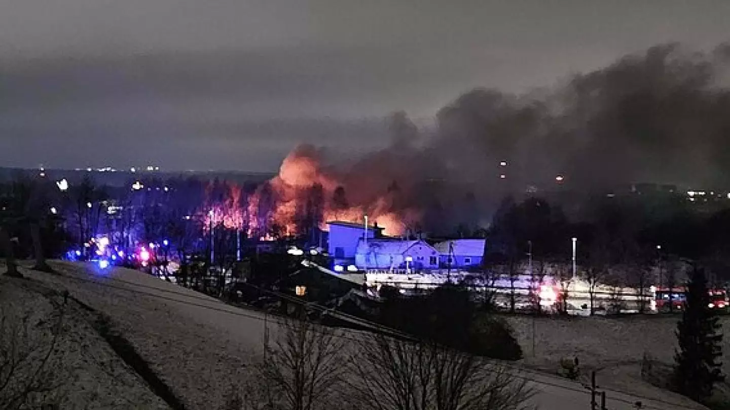 Грузовой самолёт упал на жилой дом в Литве