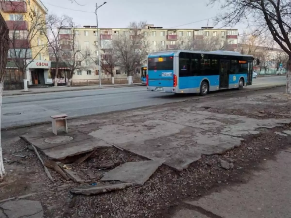 Где остановка?: сидеть на табуретке вынуждены жители Актобе