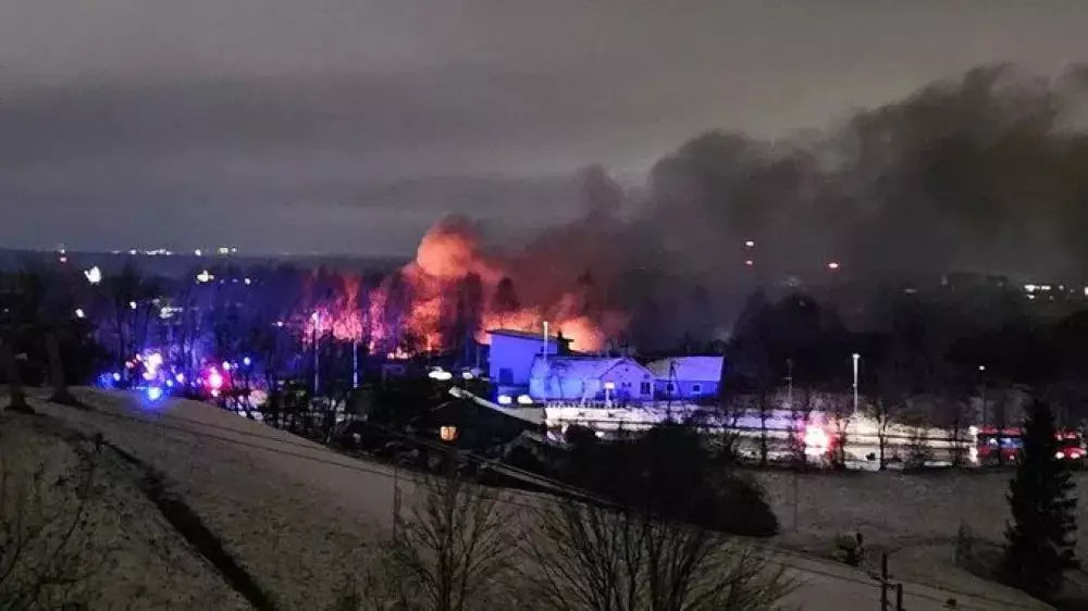 В Вильнюсе на двухэтажный жилой дом упал грузовой самолет