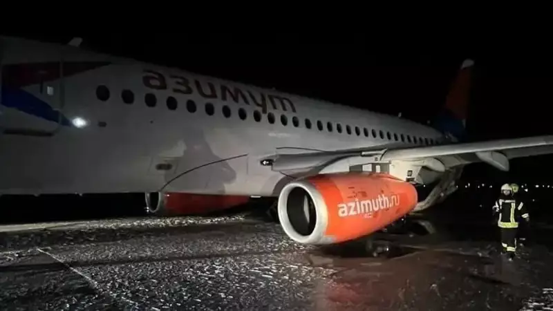 Видео тушения самолета Sukhoi Superjet показал турецкий спасатель