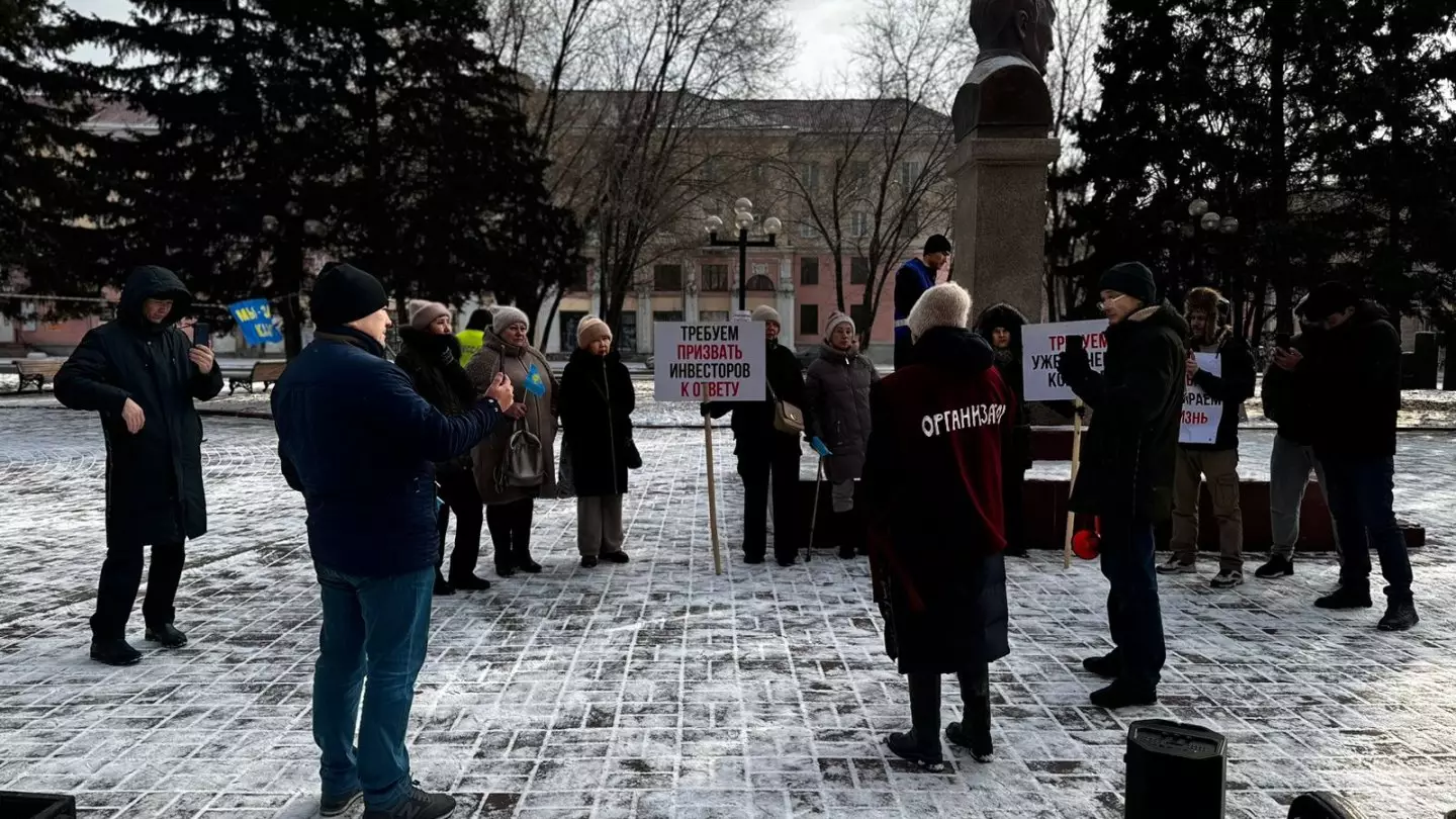 Митинг в Усть-Каменогорске: люди вышли заявить, что они дышат ядом и умирают от рака 