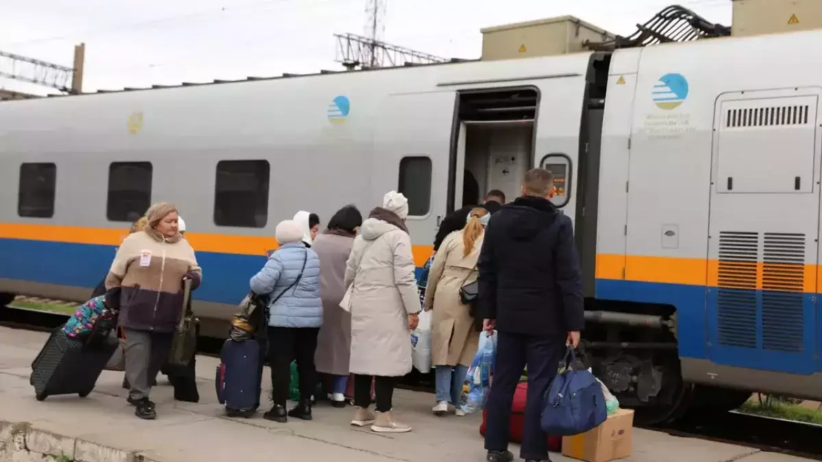 Мерекелер қарсаңында пойыз билеттерінің бағасы қымбаттай ма – министр жауап берді