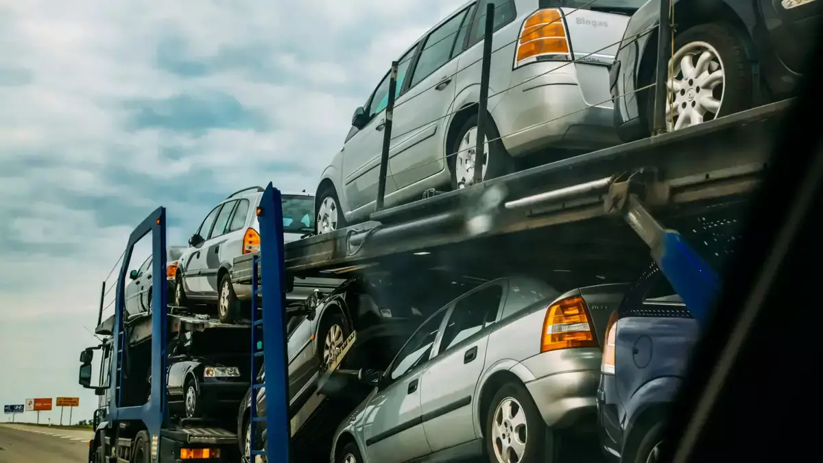 Перекупщикам авто прикрыли "лавочку": не больше одной машины в год разрешат завозить казахстанцам 