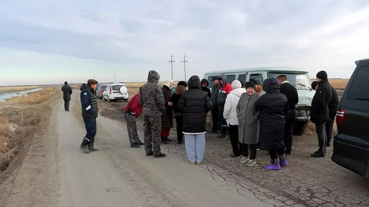 Қауіпті жол: Атырау облысындағы жол жөндеу жұмысы неге тоқтап тұр