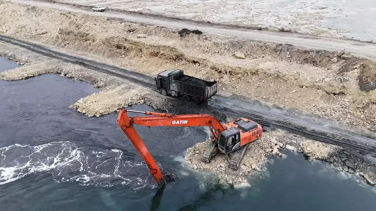 В Актау проводятся дноуглубительные работы водозаборного канала