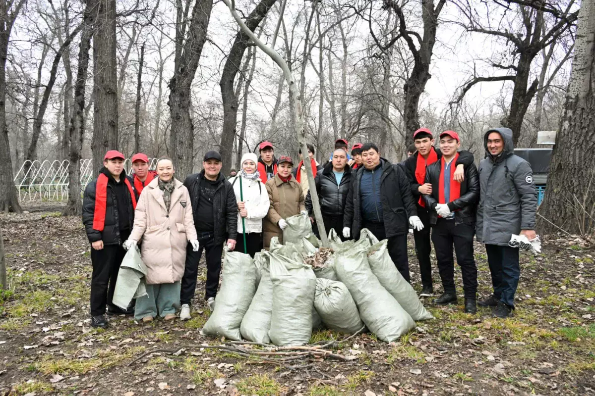 Алматыда қыстың алдында Баум тоғайы тазартылды