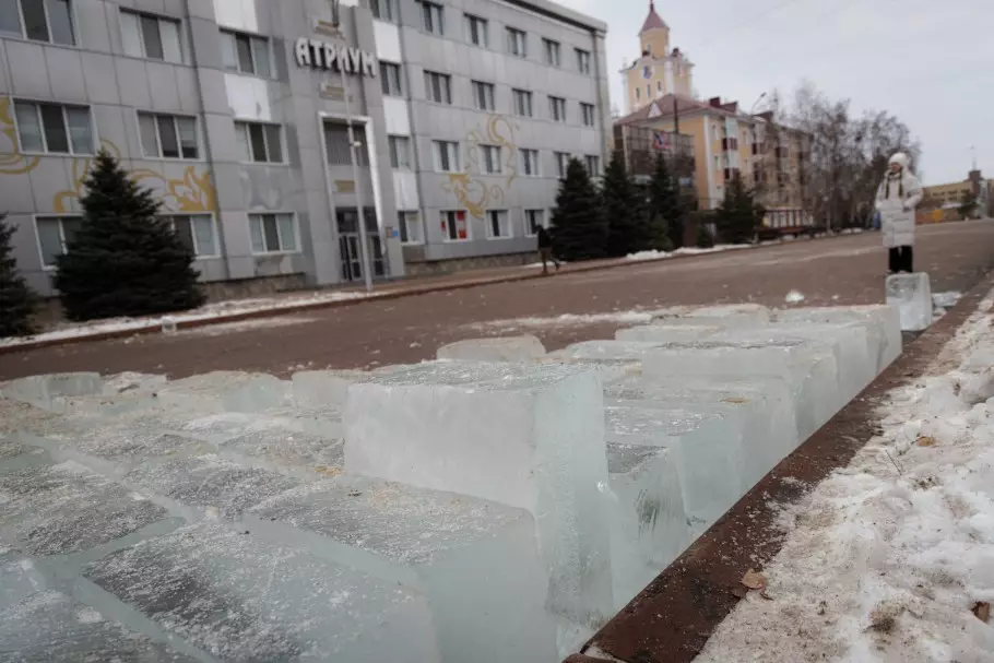 В Костанае уже приступили к строительству ледового городка. Где «добывают» материал?