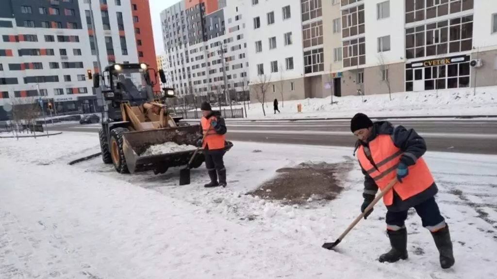 Около 2700 единиц техники вышло на уборку снега в Астане