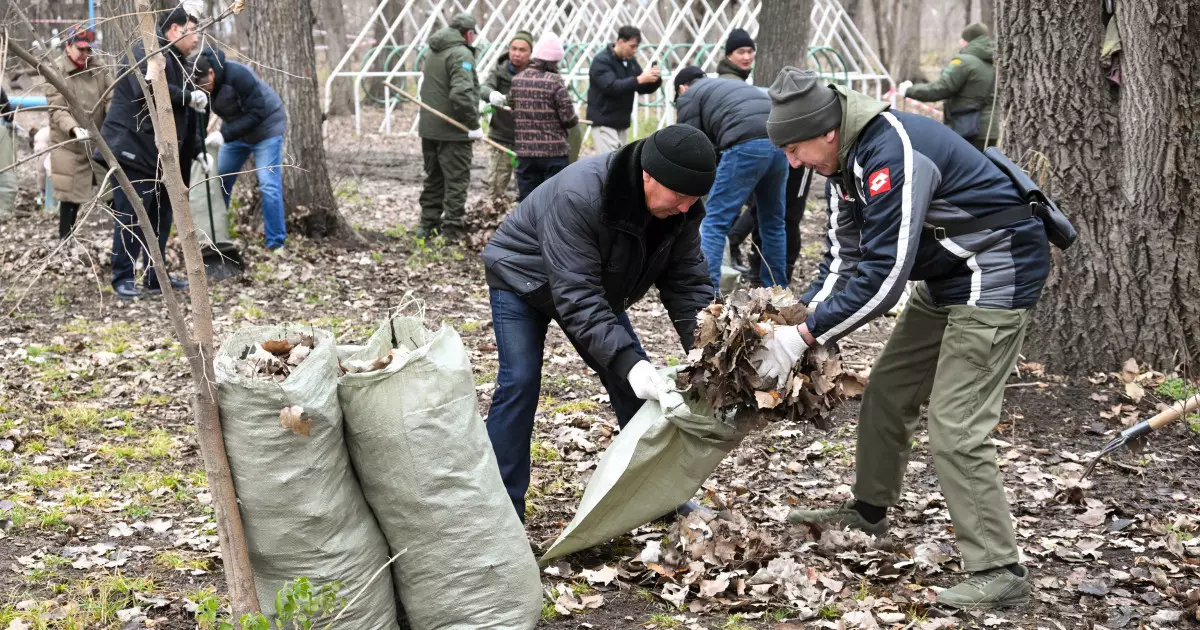   Алматыда тазалық апталығында көшелерден 10 мың текше метрден астам қоқыс шығарылды   