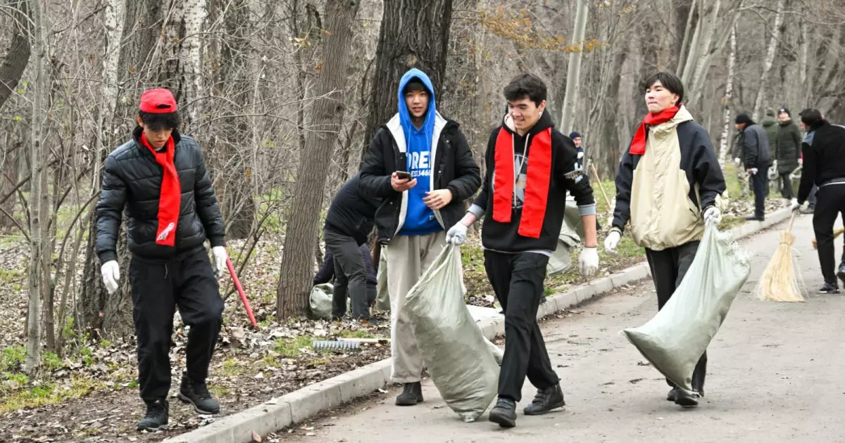   Алматылықтар үлгі көрсетіп, тұрғындарды тазалық сақтауға шақырды   