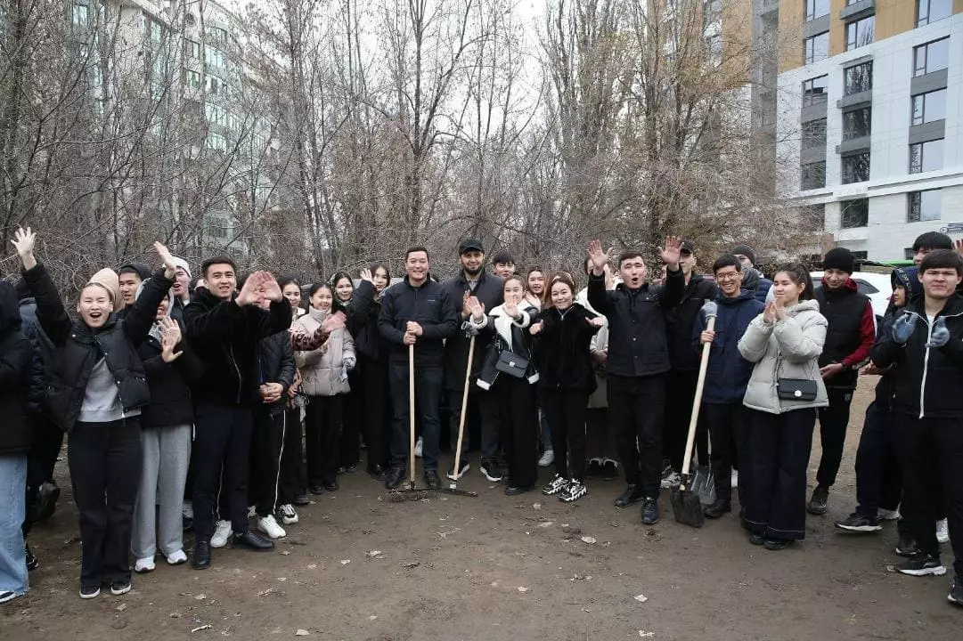 Олимпиада жүлдегерлері мен эстрада жұлдыздары қоқыс жинап жүр