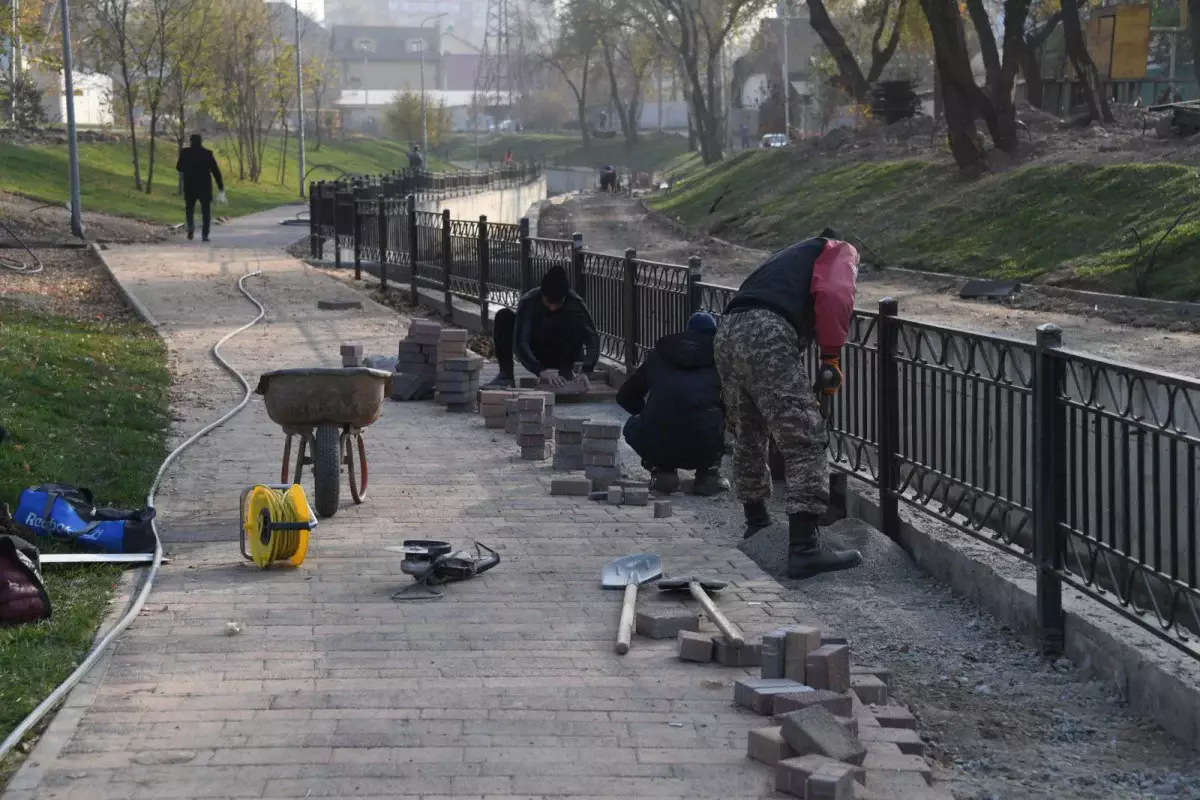 В мегаполисе планируют благоустроить набережную реки Большая Алматинка