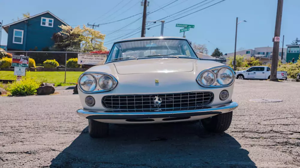 Уникальный Ferrari 330 GT на продажу за $865k