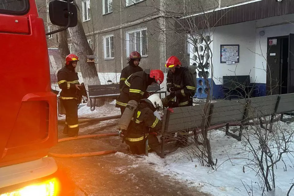 Девять человек эвакуировали из многоэтажки в Павлодаре