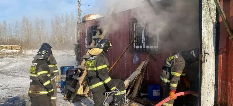 Пожар случился в металлическом контейнере в Семее