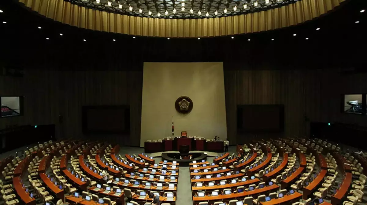 Парламент Южной Кореи провалил импичмент президента