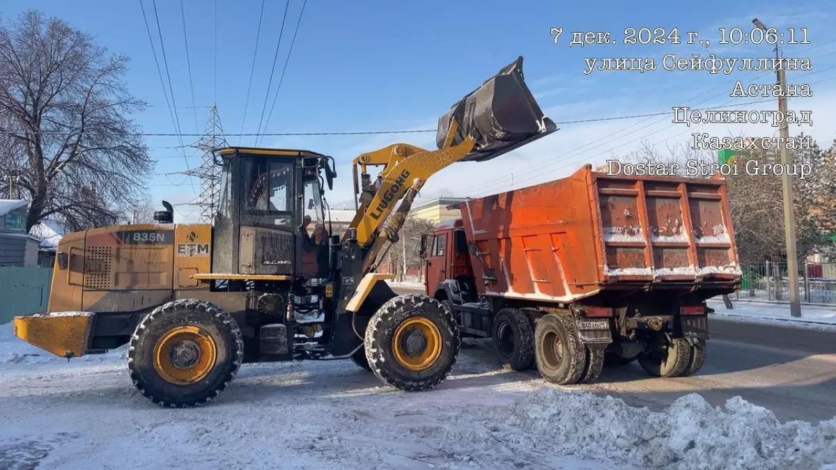 Астанадан бір түнде 900-ге жуық жүк көлігі қар шығарылды