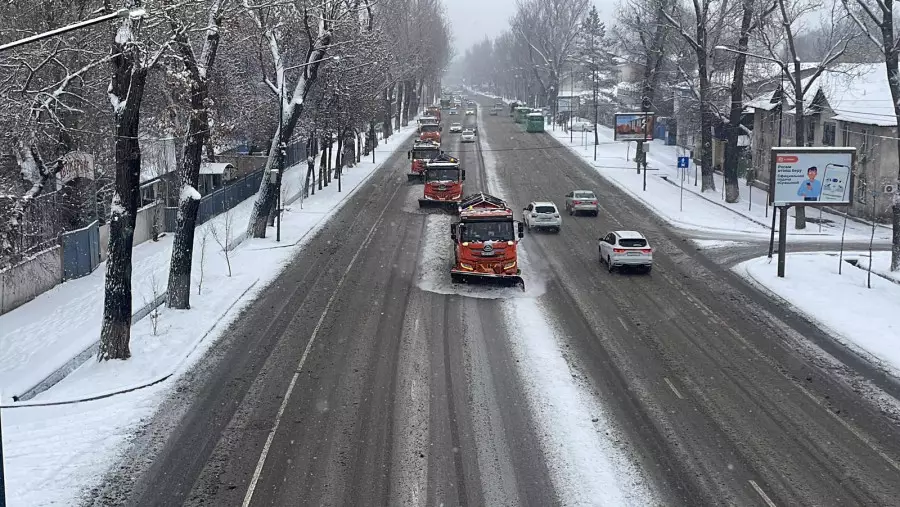 Алматыда қар жауып жатыр: қаладағы ахуал қандай?