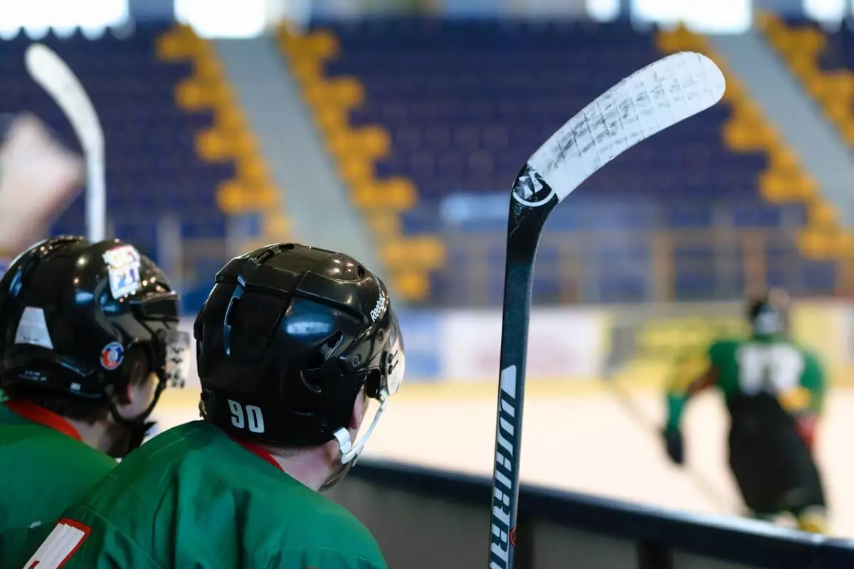 Павлодарских хоккеистов обокрали во время тренировки на Halyk arena